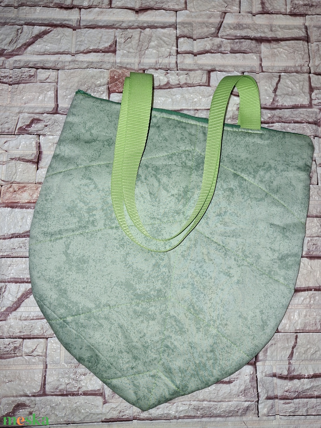 Cipzáros, bélelt, falevél alakú táska - táska & tok - bevásárlás & shopper táska - shopper, textiltáska, szatyor - Meska.hu