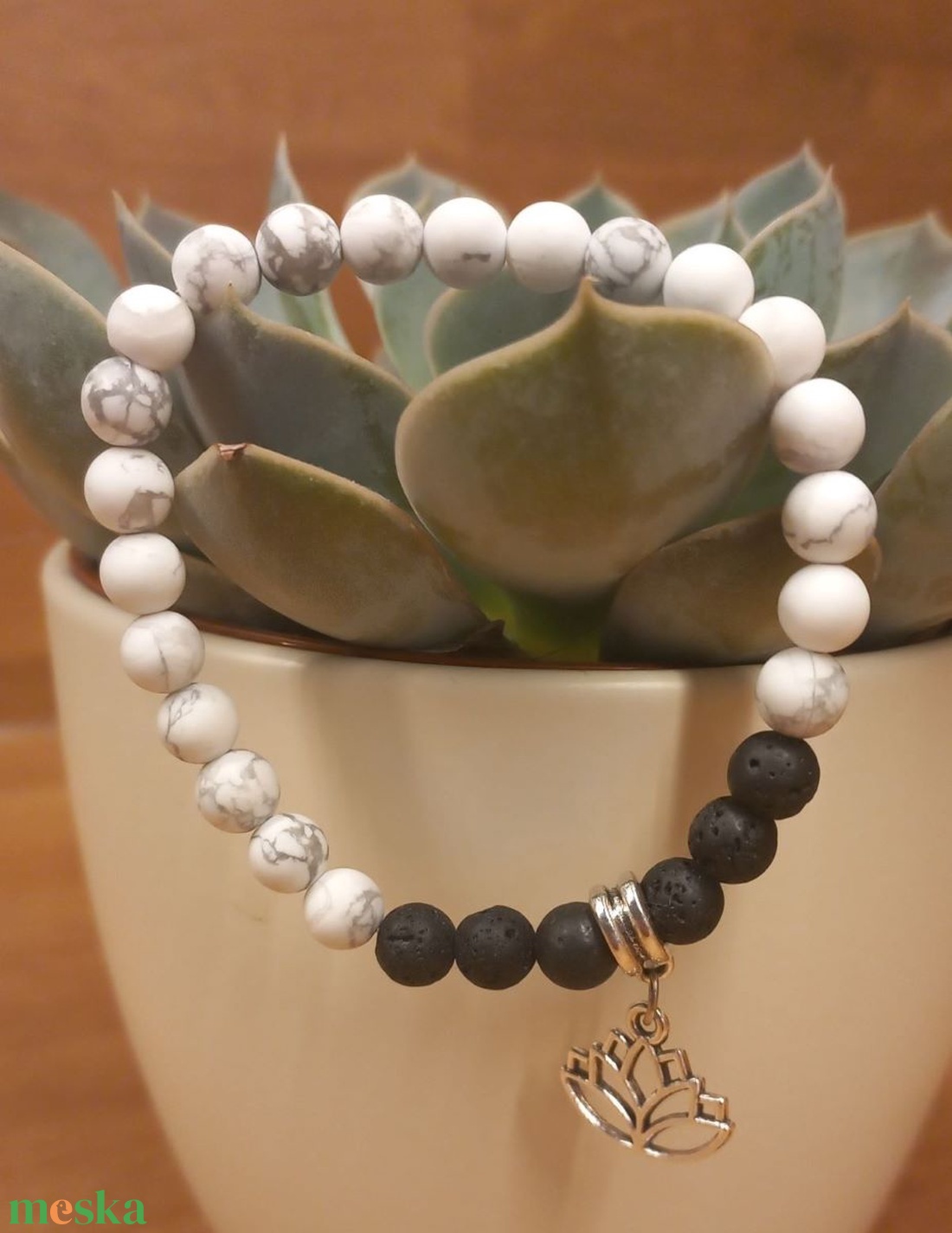  Howlit-lávakő aroma ásványkarkötő - ékszer - karkötő - ásványkarkötő - Meska.hu