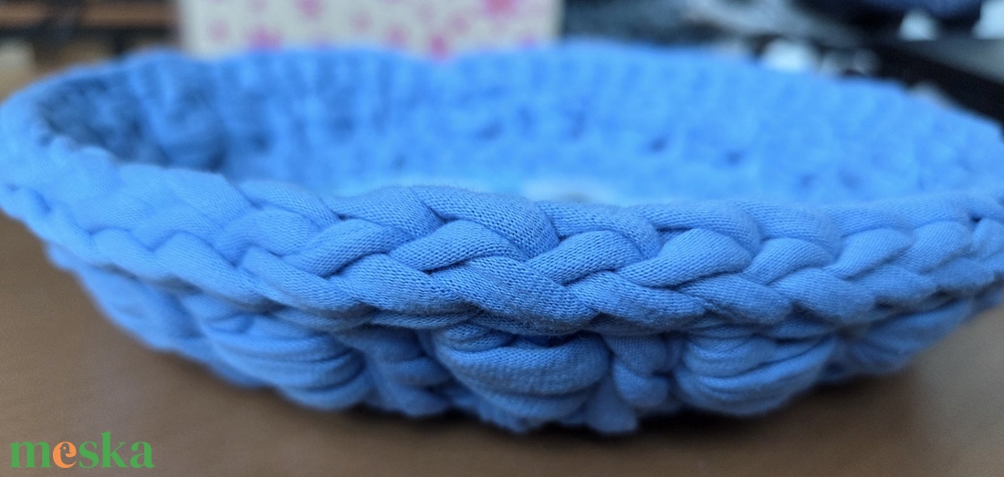 Faalapra horgolt édességtartó - otthon & életmód - konyhafelszerelés, tálalás - konyhai dekoráció - konyhai dísz - Meska.hu