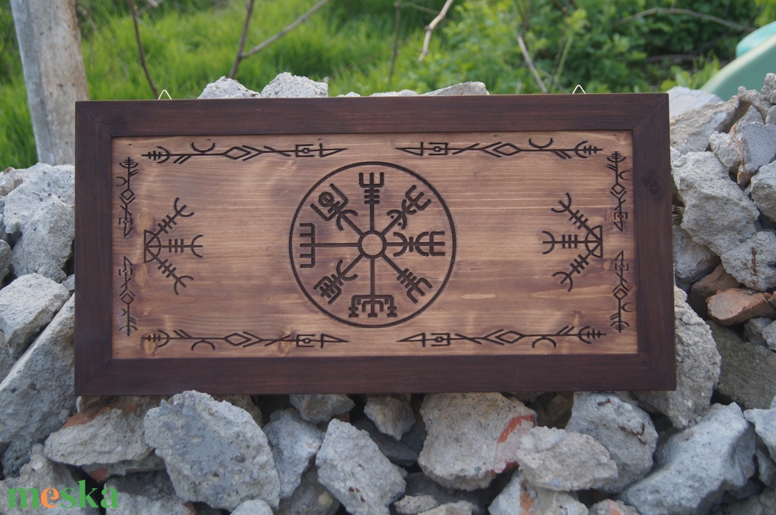 Vegvísir falikép keretezve  északi iránytű motívum fenyőfából (59x29 cm) - otthon & életmód - dekoráció - fali és függő dekoráció - falra akasztható dekor - Meska.hu