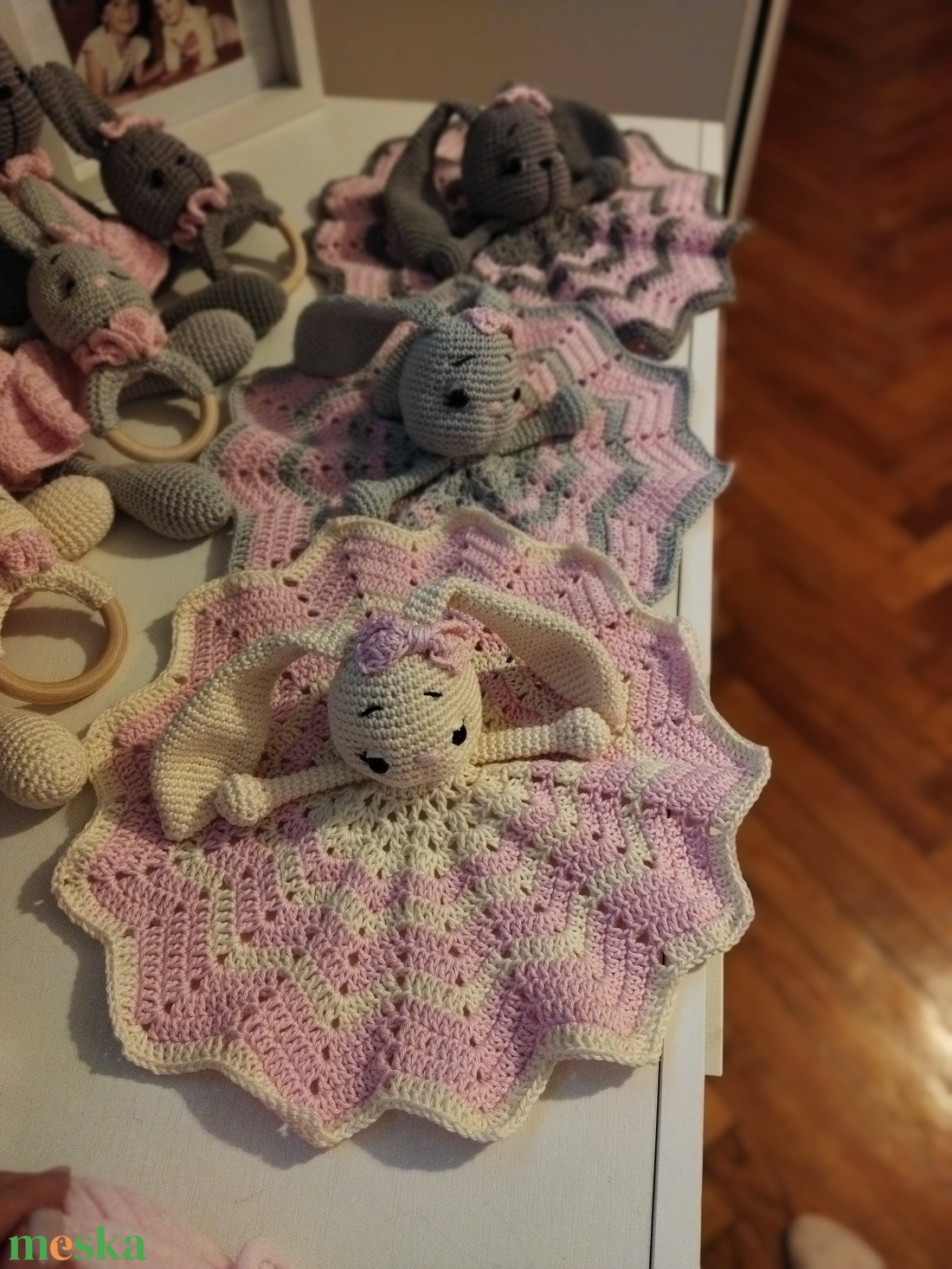 Horgolt nyuszis szundikendő  - otthon & életmód - babaszoba, gyerekszoba - gyerek díszpárna - Meska.hu