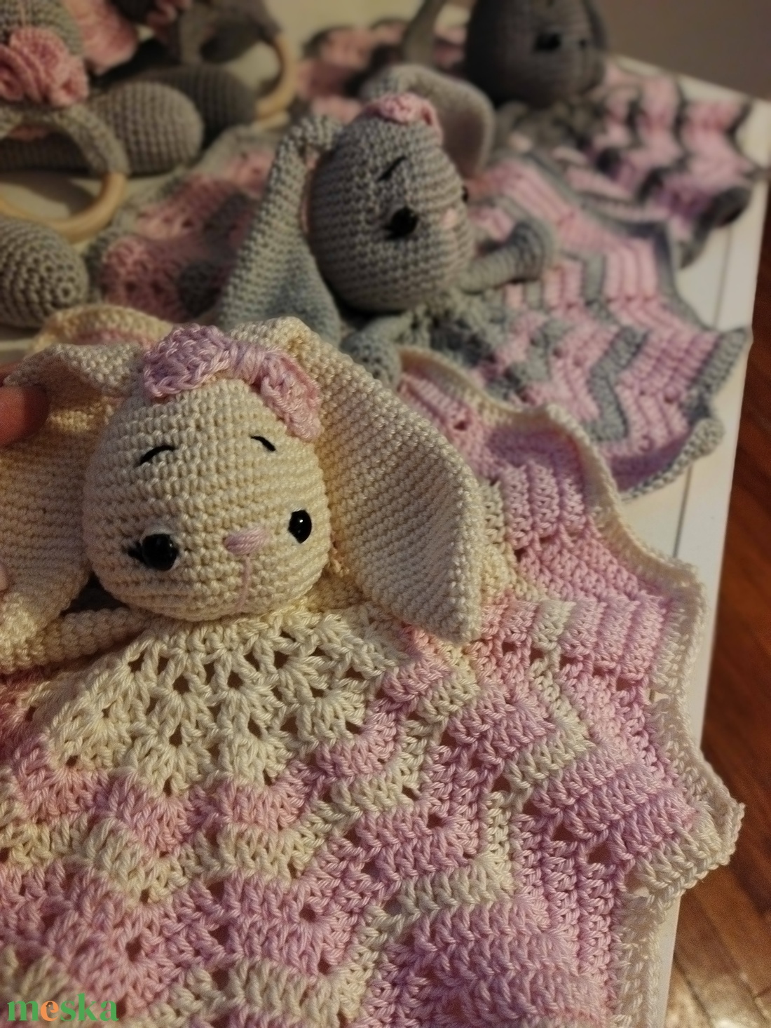 Horgolt nyuszis szundikendő  - otthon & életmód - babaszoba, gyerekszoba - gyerek díszpárna - Meska.hu