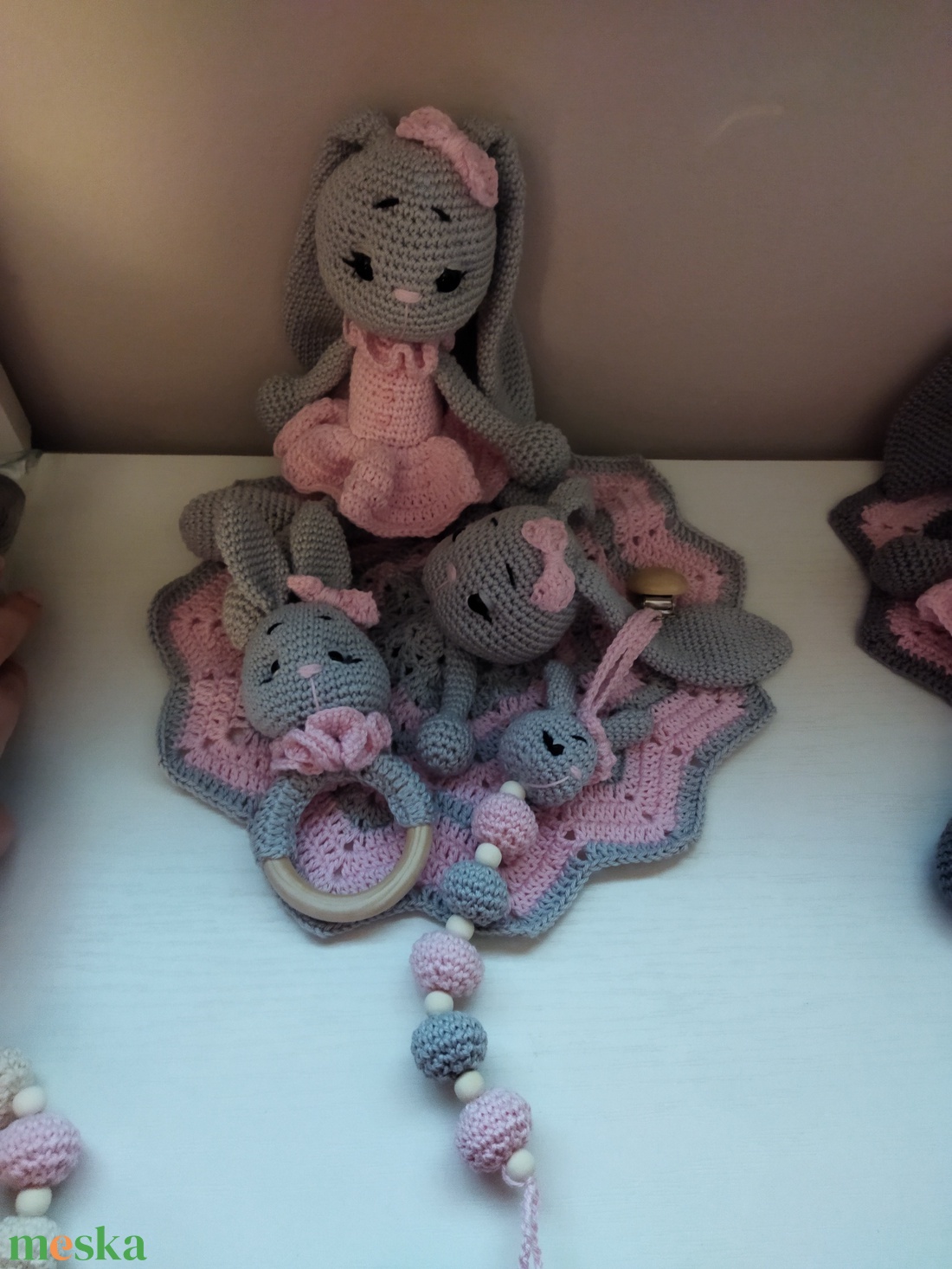 Horgolt nyuszis szett  - játék & sport - plüssállat & játékfigura - nyuszi - Meska.hu