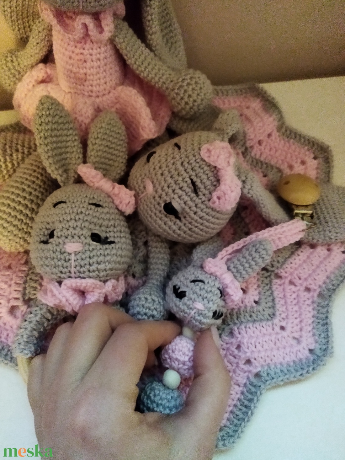 Horgolt nyuszis szett  - játék & sport - plüssállat & játékfigura - nyuszi - Meska.hu