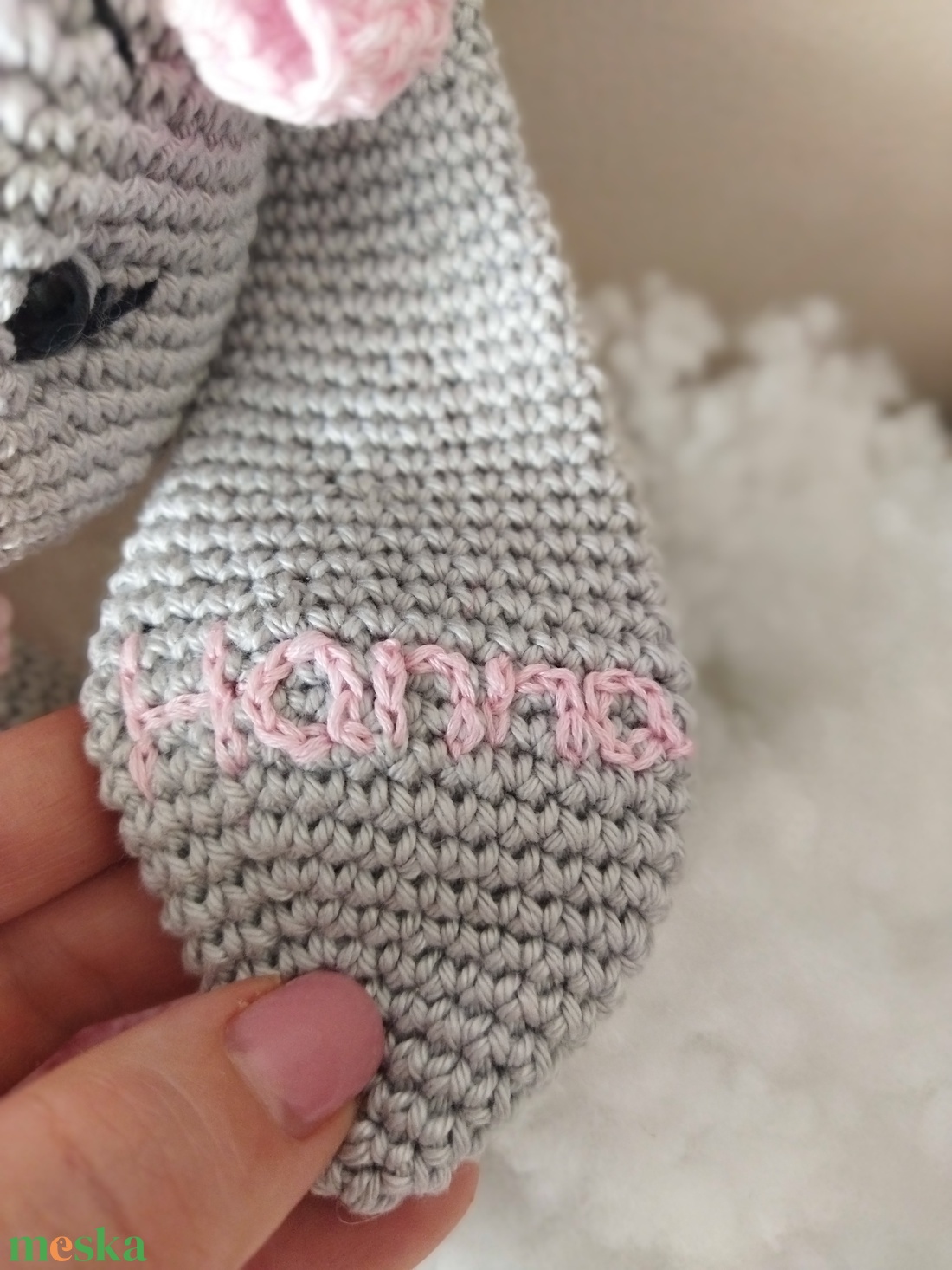 Hosszú fülű horgolt nyuszi, fülén hímzett névvel - játék & sport - plüssállat & játékfigura - nyuszi - Meska.hu