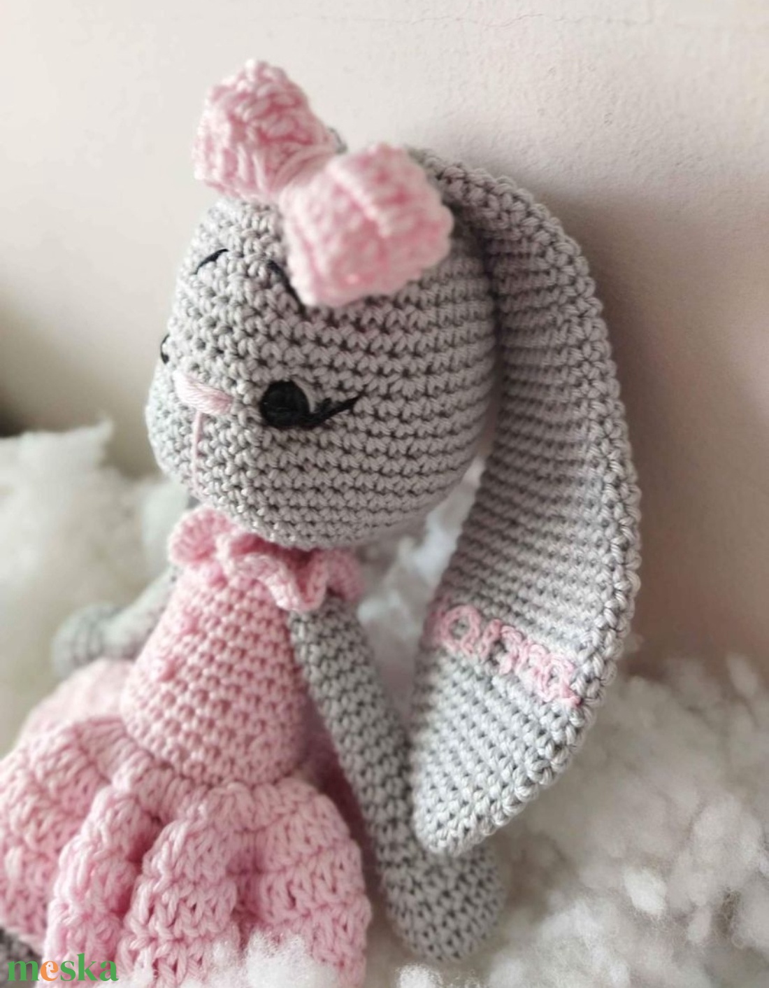 Horgolt nyuszi fülén névvel (30 cm) - játék & sport - plüssállat & játékfigura - nyuszi - Meska.hu