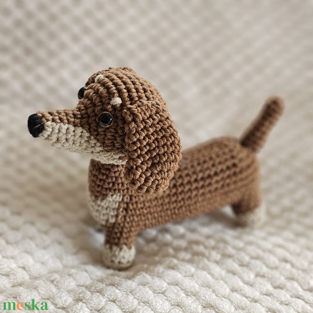 Kézműves horgolt tacskó figura - amigurumi kutyus ajándék - játék & sport - plüssállat & játékfigura - kutya - Meska.hu