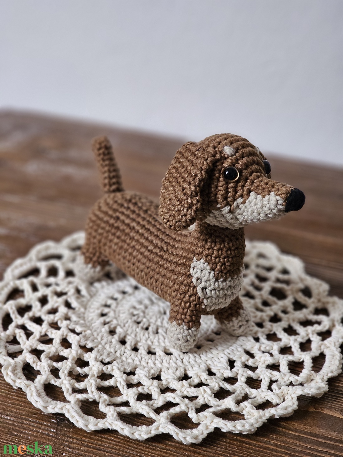 Kézműves horgolt tacskó figura - amigurumi kutyus ajándék - játék & sport - plüssállat & játékfigura - kutya - Meska.hu