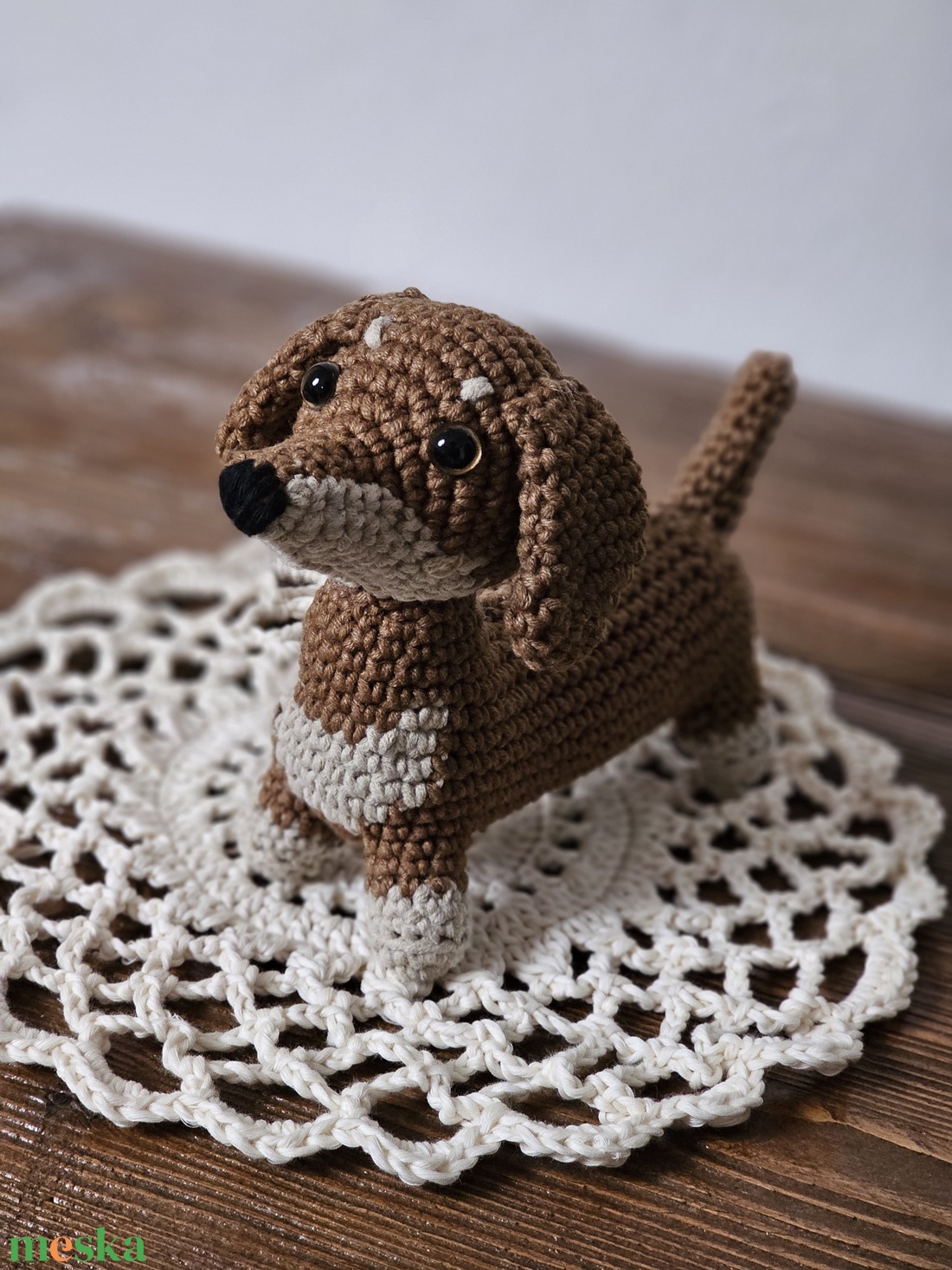 Kézműves horgolt tacskó figura - amigurumi kutyus ajándék - játék & sport - plüssállat & játékfigura - kutya - Meska.hu