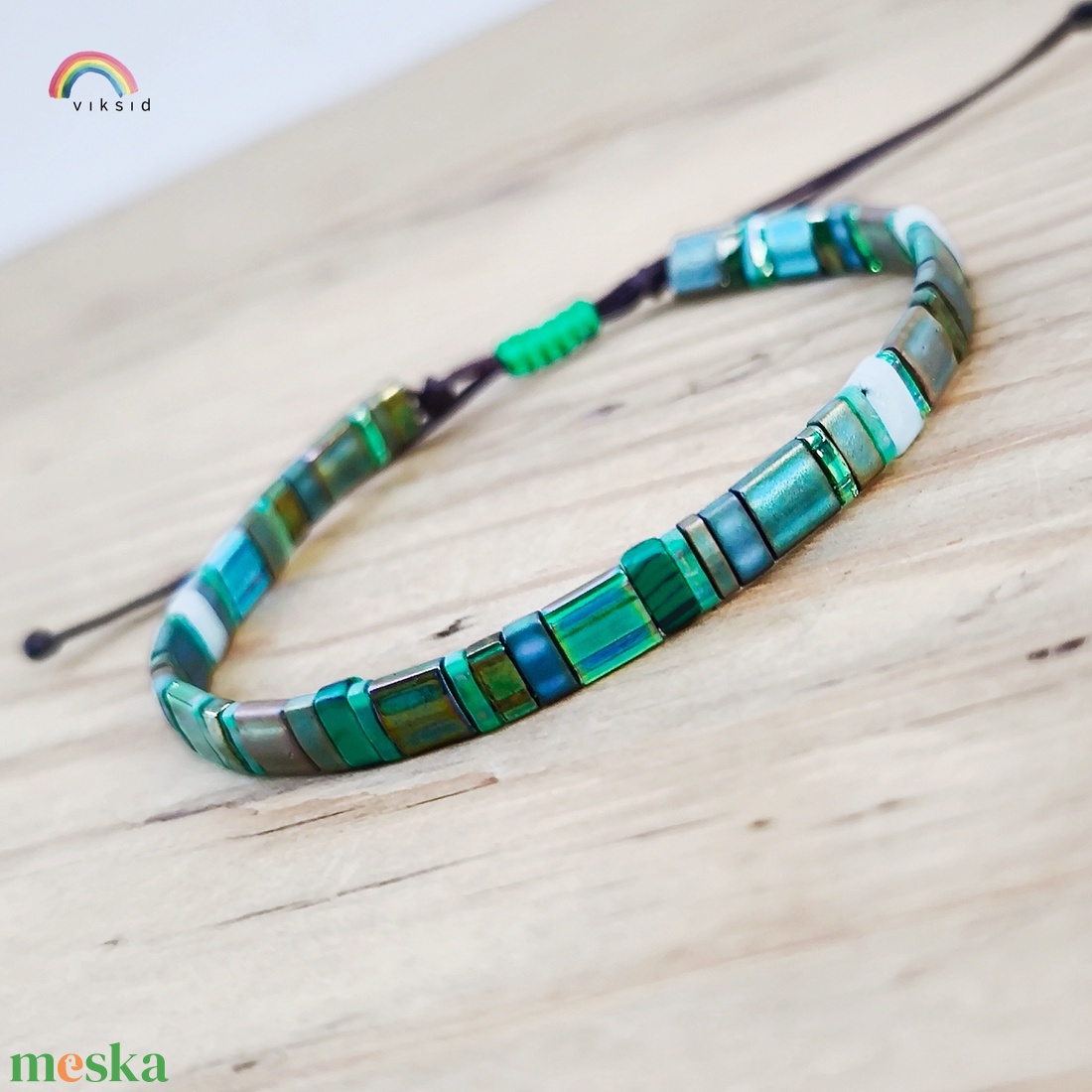 Selymes üveggyöngy karkötő - zöld - ékszer - karkötő - gyöngyös karkötő - Meska.hu