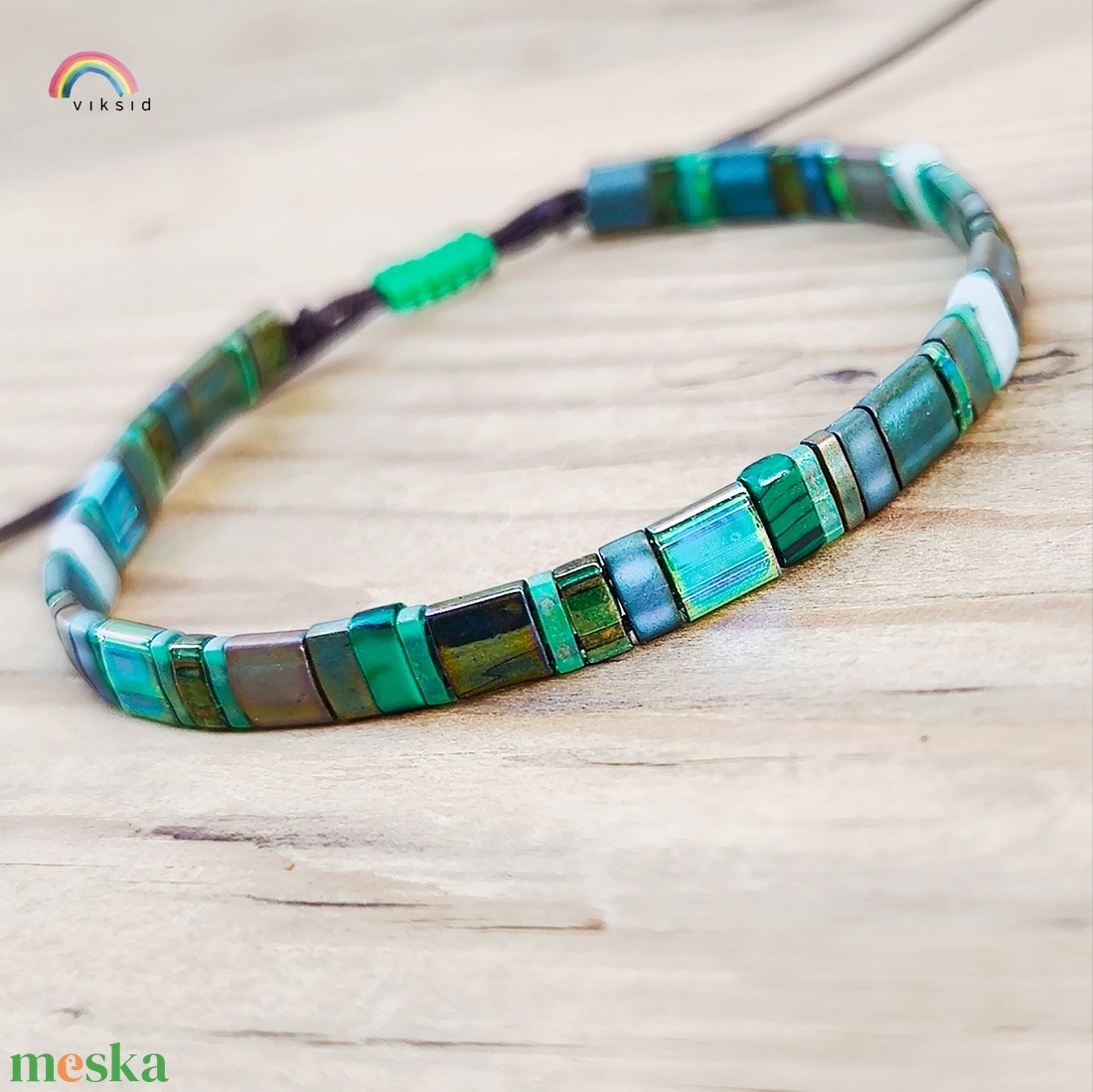 Selymes üveggyöngy karkötő - zöld - ékszer - karkötő - gyöngyös karkötő - Meska.hu