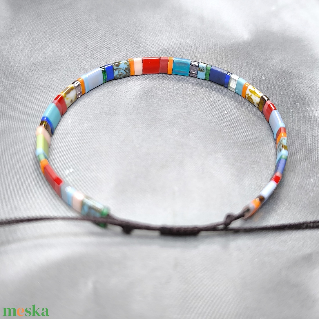 Selymes üveggyöngy karkötő - színes - ékszer - karkötő - gyöngyös karkötő - Meska.hu