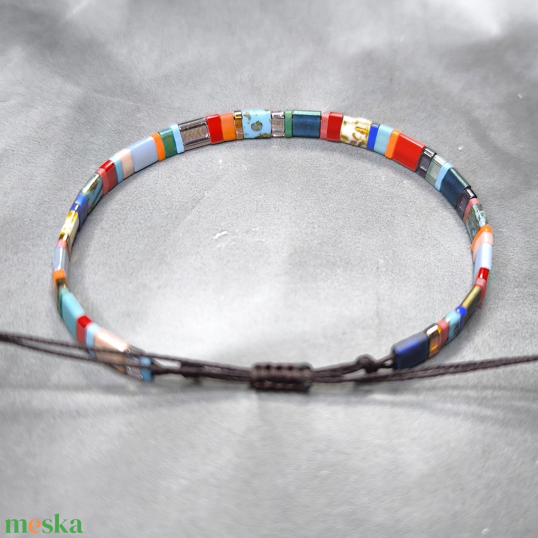 Selymes üveggyöngy karkötő - színes - ékszer - karkötő - gyöngyös karkötő - Meska.hu