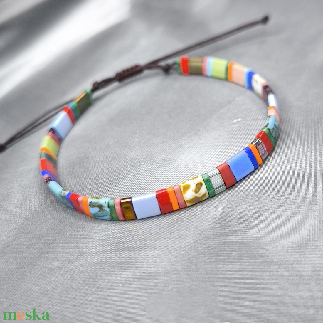 Selymes üveggyöngy karkötő - színes - ékszer - karkötő - gyöngyös karkötő - Meska.hu