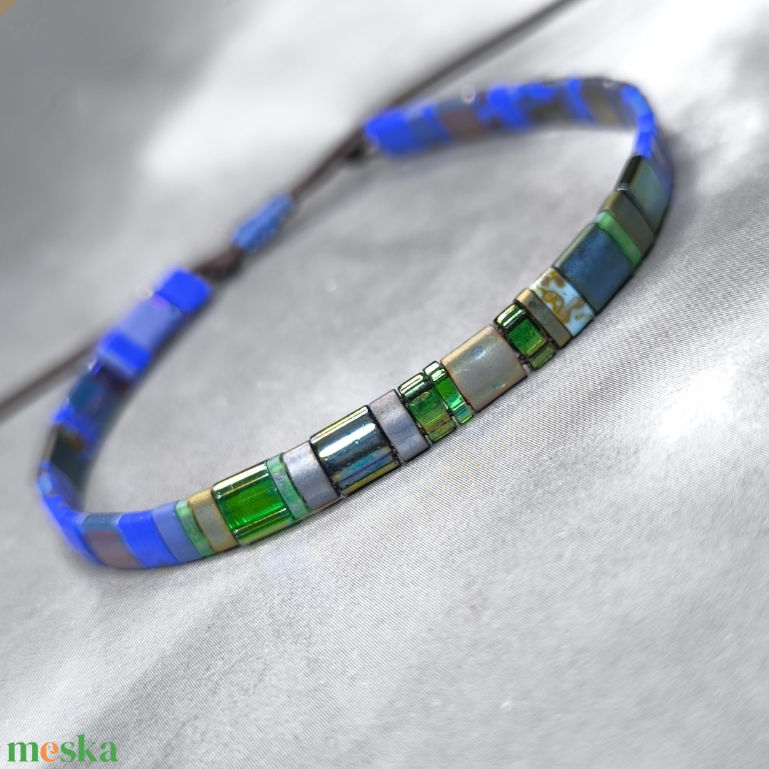 Selymes üveggyöngy karkötő - eozin - ékszer - karkötő - gyöngyös karkötő - Meska.hu