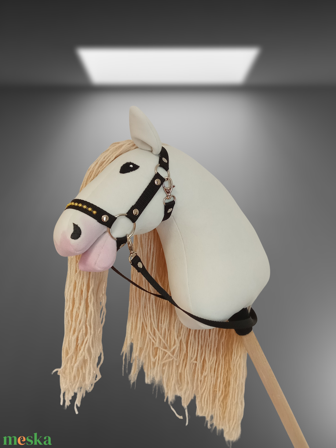 Hobby Horse Cremello kötőfékkel kantárral. - játék & sport - sport és kikapcsolódás - lovaglás - Meska.hu Hobby Horse Cremello kötőfékkel kantárral. - játék & sport - sport és kikapcsolódás - lovaglás - Meska.hu