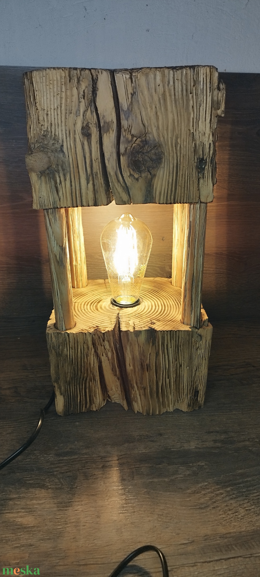 Rusztikus égetett fa asztali lámpa - egyedi kézműves gerendalámpa - otthon & életmód - lámpa - asztali lámpa - Meska.hu