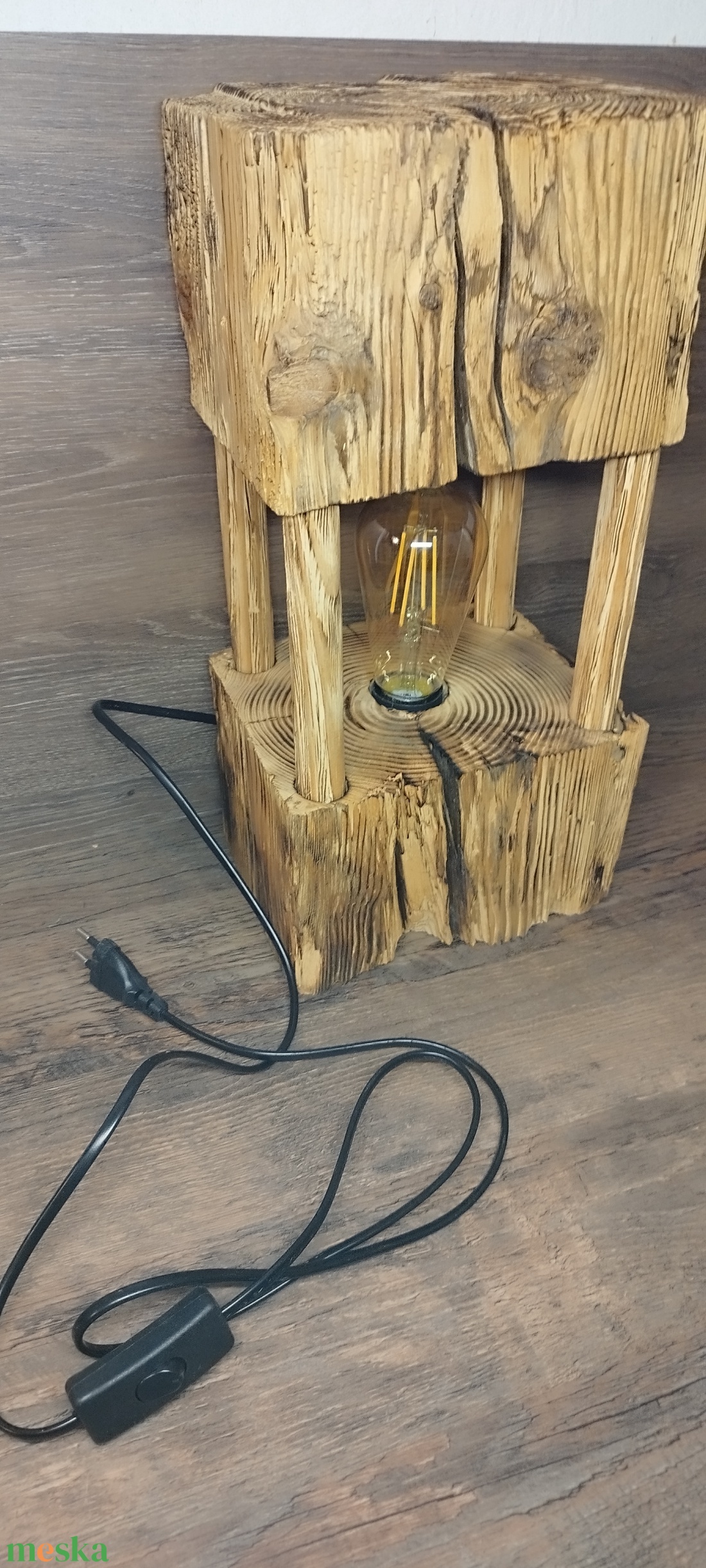 Rusztikus égetett fa asztali lámpa - egyedi kézműves gerendalámpa - otthon & életmód - lámpa - asztali lámpa - Meska.hu