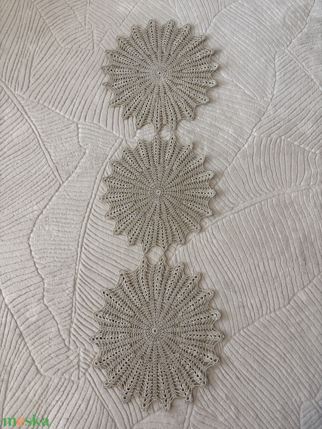 Horgolt ezüst színű csillogó terítő - otthon & életmód - lakástextil - abrosz, terítő - asztalközép terítő - Meska.hu