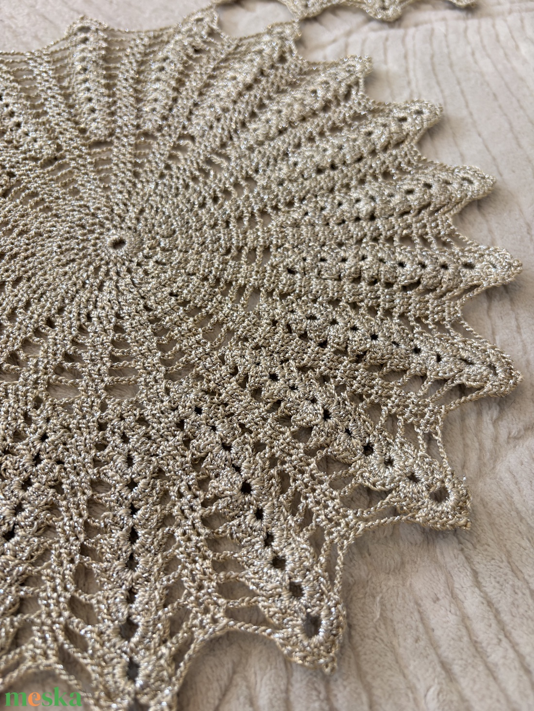 Horgolt ezüst színű csillogó terítő - otthon & életmód - lakástextil - abrosz, terítő - asztalközép terítő - Meska.hu