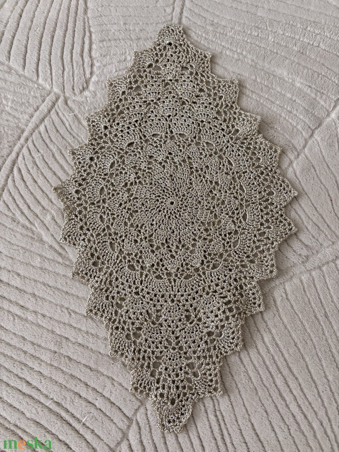 Horgolt ezüst színű csillogó terítő - otthon & életmód - lakástextil - abrosz, terítő - asztalközép terítő - Meska.hu