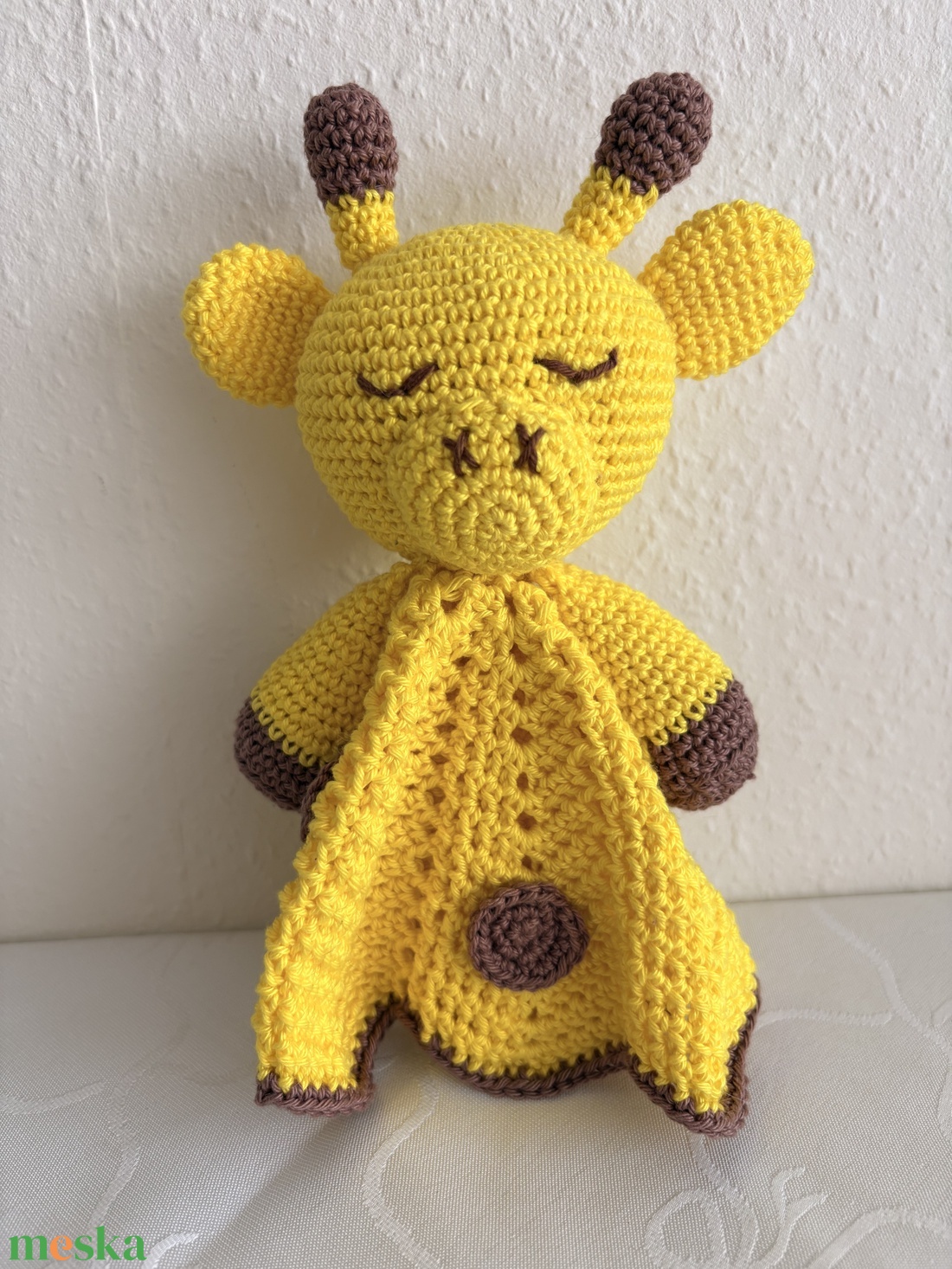 Horgolt zsiráf szundikendő - játék & sport - plüssállat & játékfigura - zsiráf - Meska.hu