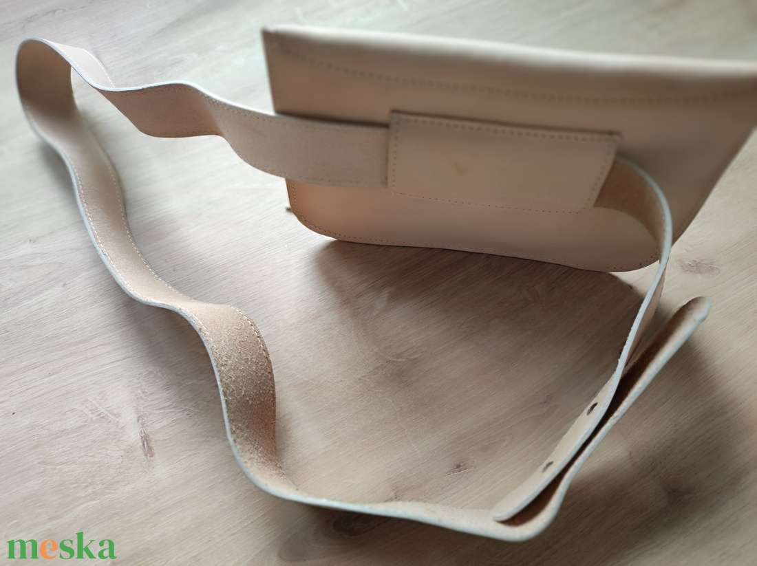 Növényi cserzésű natúr bőr kézműves női ővtáska - táska & tok - övtáska - Meska.hu