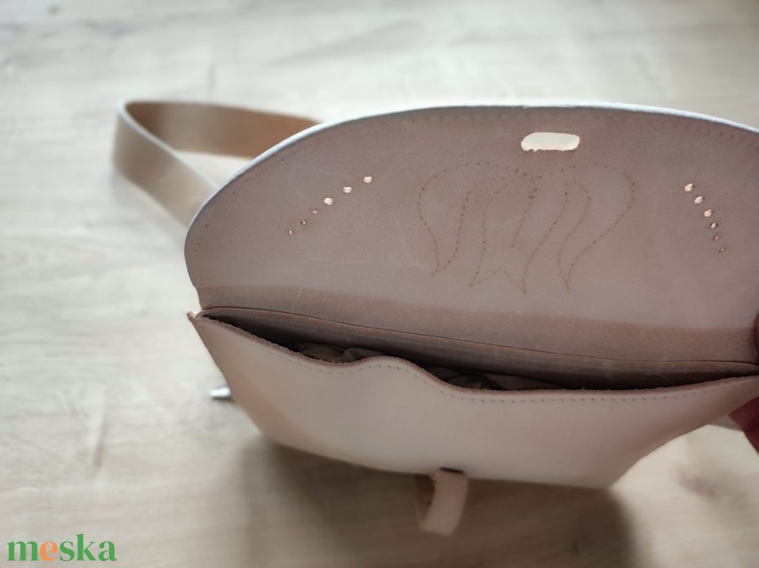 Növényi cserzésű natúr bőr kézműves női ővtáska - táska & tok - övtáska - Meska.hu