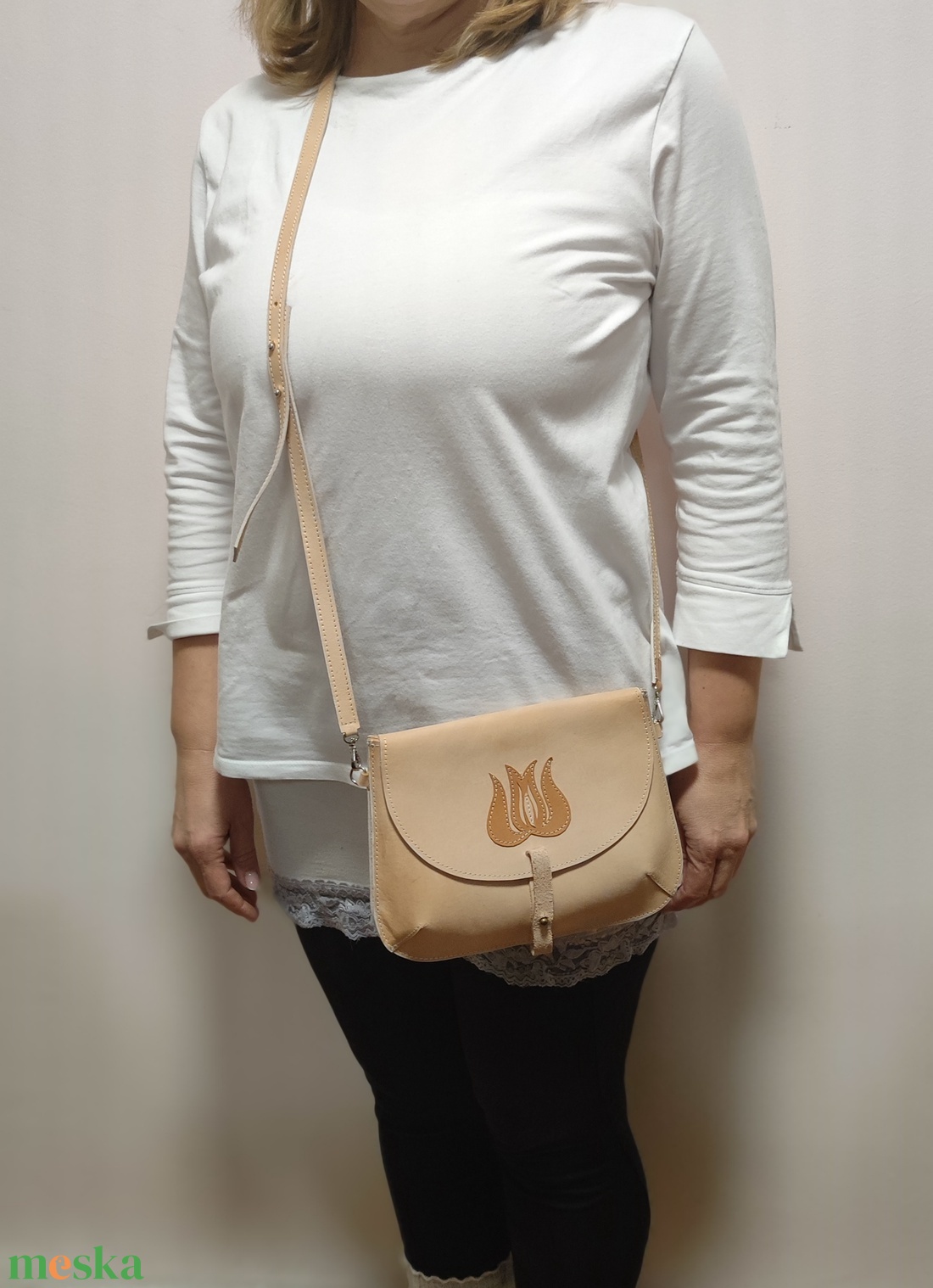 Növényi cserzésű natúr bőr kézműves női táska - táska & tok - kézitáska & válltáska - vállon átvethető táska - Meska.hu