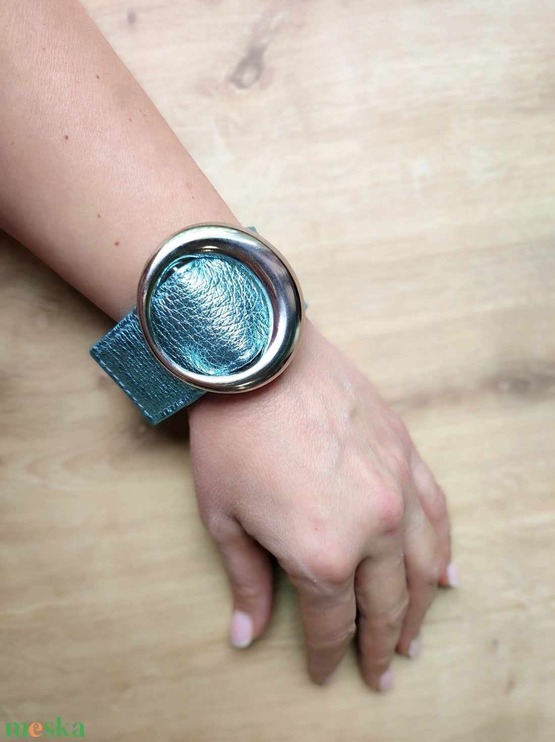 Női bőr karkötő  - ékszer - karkötő - karperec - Meska.hu