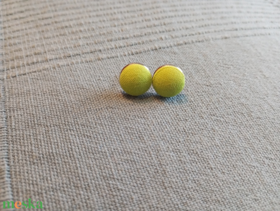 Zöld pici gomb fülbevaló  - ékszer - fülbevaló - klipsz - Meska.hu Zöld pici gomb fülbevaló  - ékszer - fülbevaló - klipsz - Meska.hu