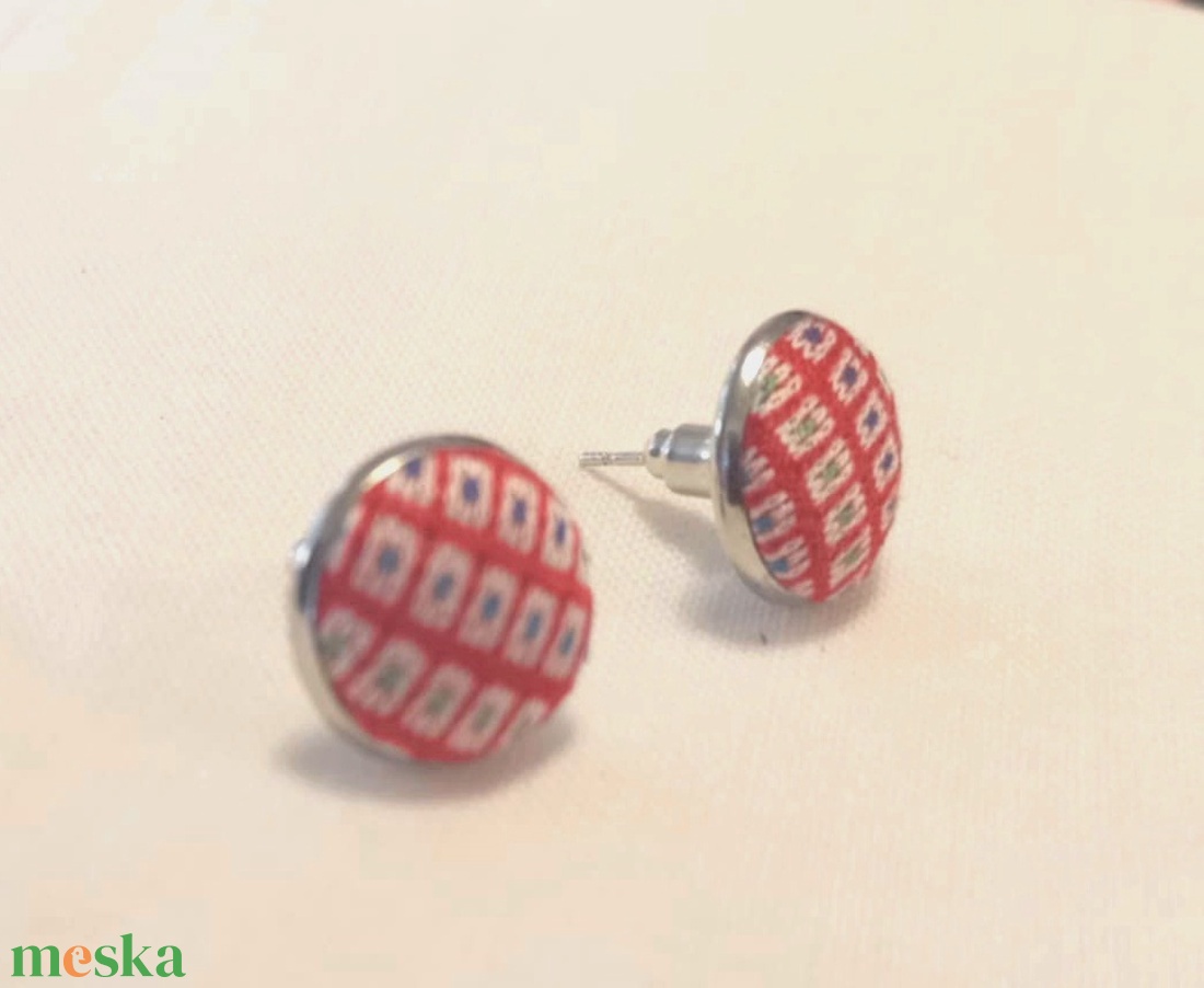 Piros mintás fülklipsz  - ékszer - fülbevaló - klipsz - Meska.hu