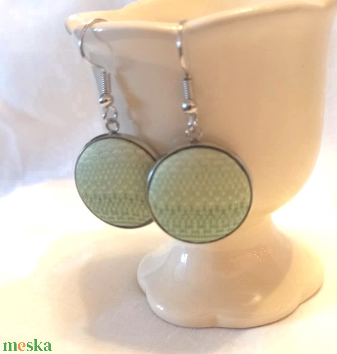 Zöld fülbevaló - ékszer - fülbevaló - lógós kerek fülbevaló - Meska.hu