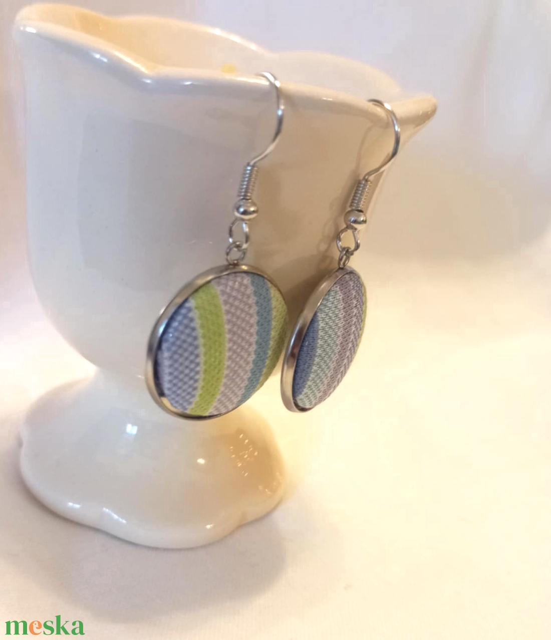 Pasztell csíkos fülbevaló - ékszer - fülbevaló - lógós kerek fülbevaló - Meska.hu