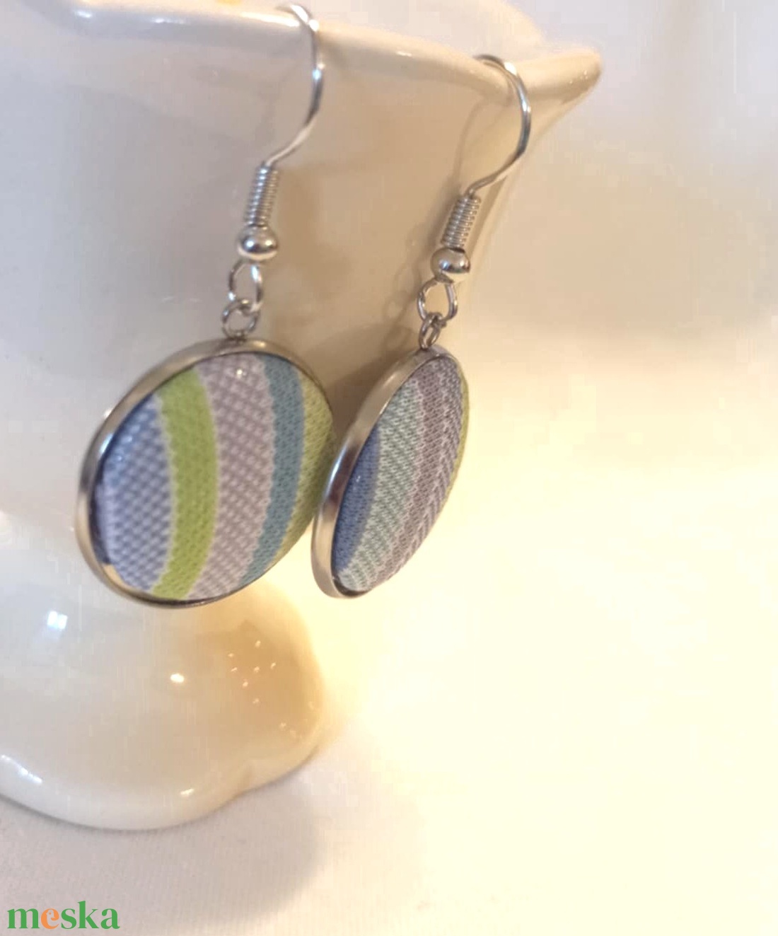 Pasztell csíkos fülbevaló - ékszer - fülbevaló - lógós kerek fülbevaló - Meska.hu
