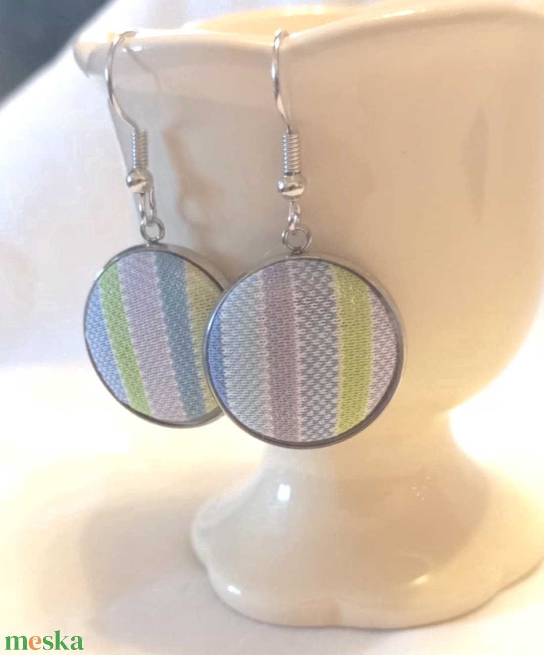 Pasztell csíkos fülbevaló - ékszer - fülbevaló - lógós kerek fülbevaló - Meska.hu