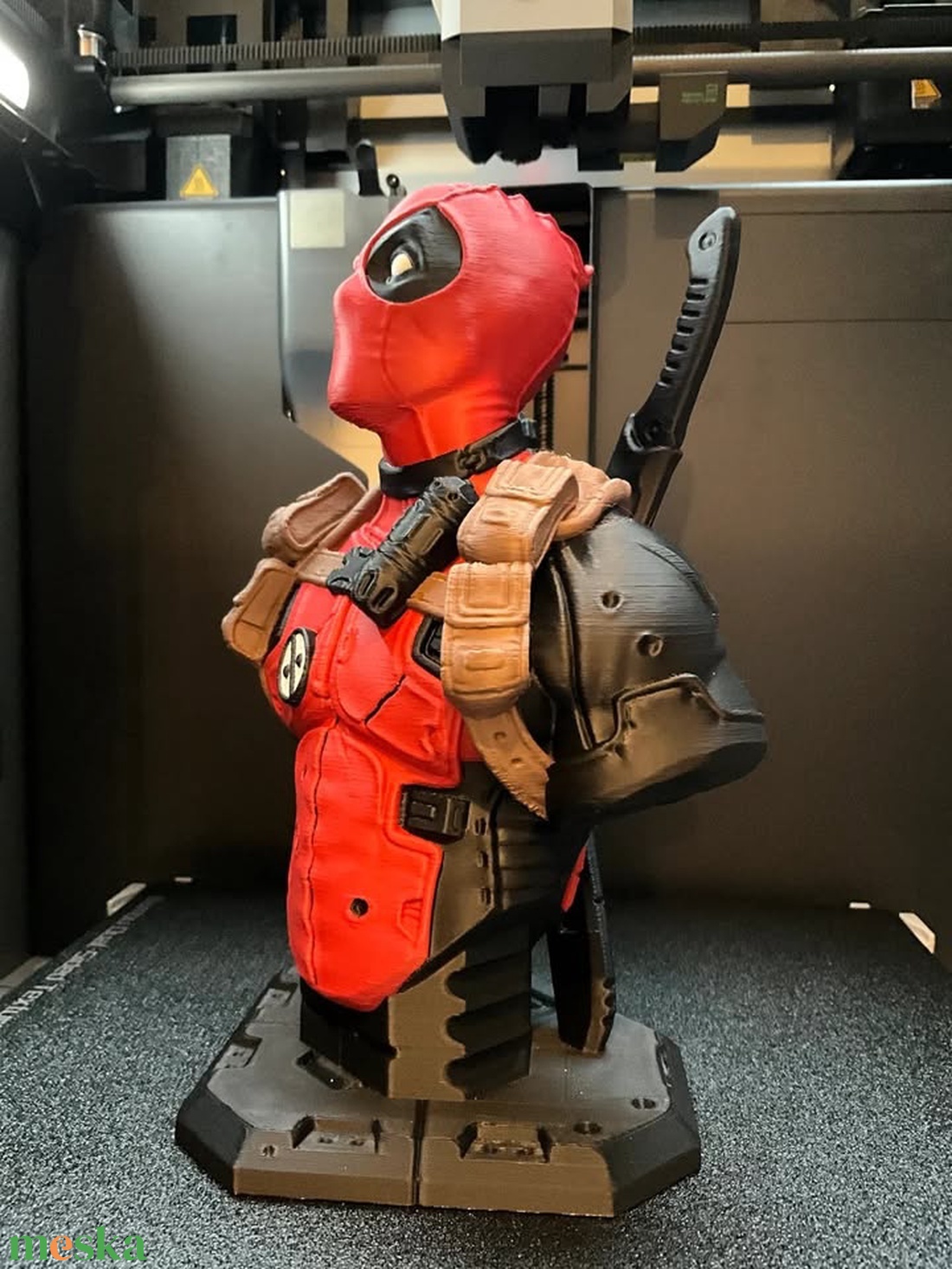 Színes Deadpool 25cm magasságú szobor - művészet - szobor - Meska.hu Színes Deadpool 25cm magasságú szobor - művészet - szobor - Meska.hu
