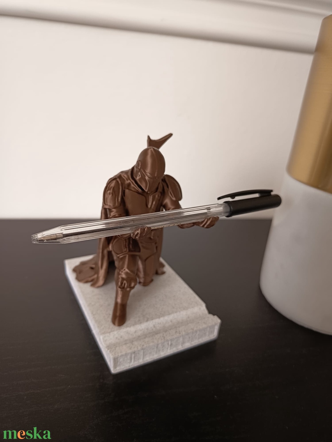 Star Wars Mandalorian Asztali Tolltartó Irodába - otthon & életmód - bútor - asztal - Meska.hu