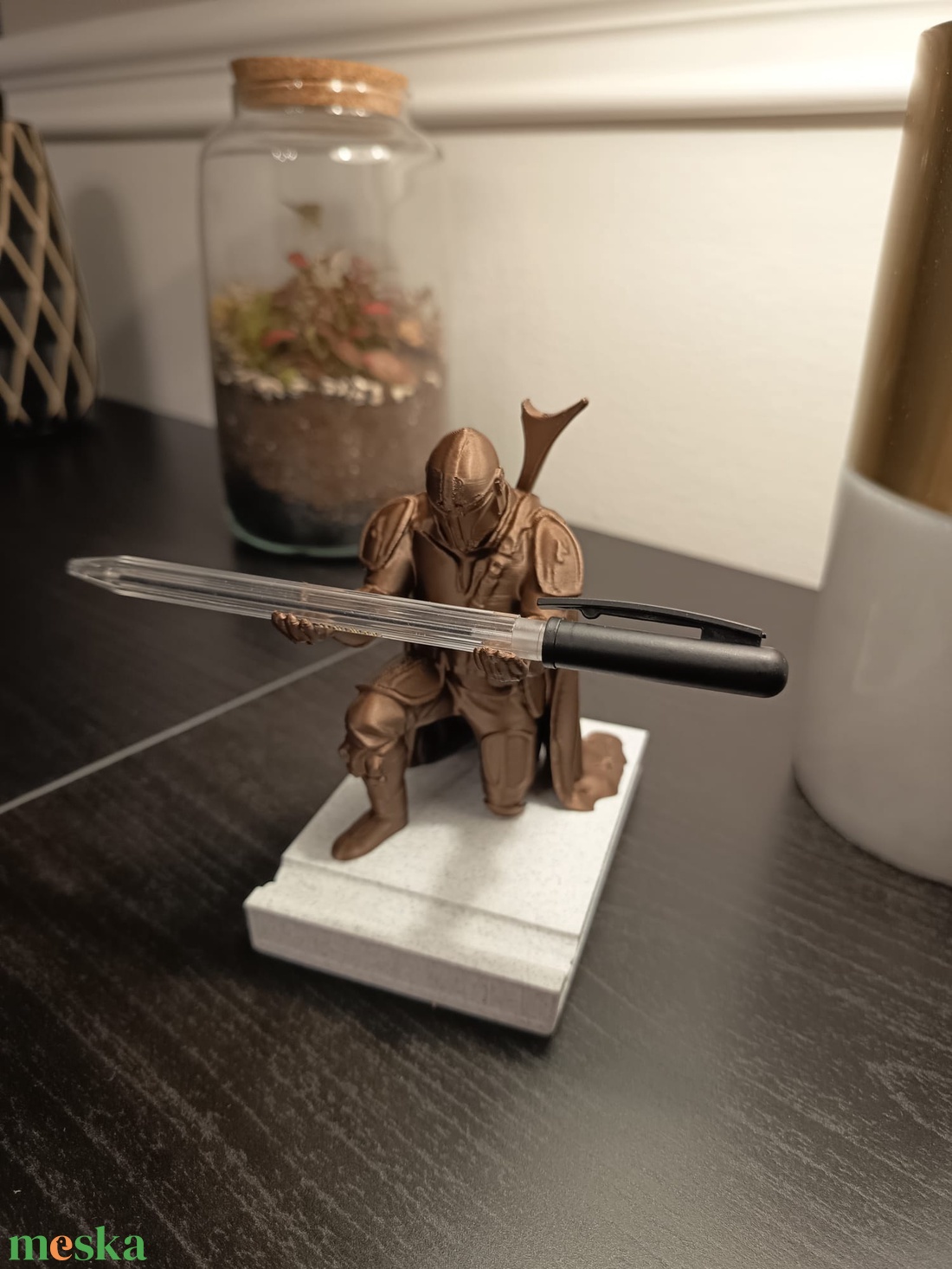 Star Wars Mandalorian Asztali Tolltartó Irodába - otthon & életmód - bútor - asztal - Meska.hu