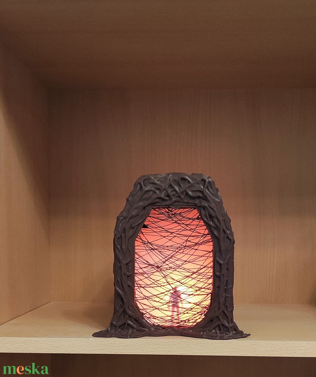 Stranger Things ihlette világító Upside Down portál dekoráció � LED könyvespolc dísz - otthon & életmód - dekoráció - asztal és polc dekoráció - könyvszobor - Meska.hu