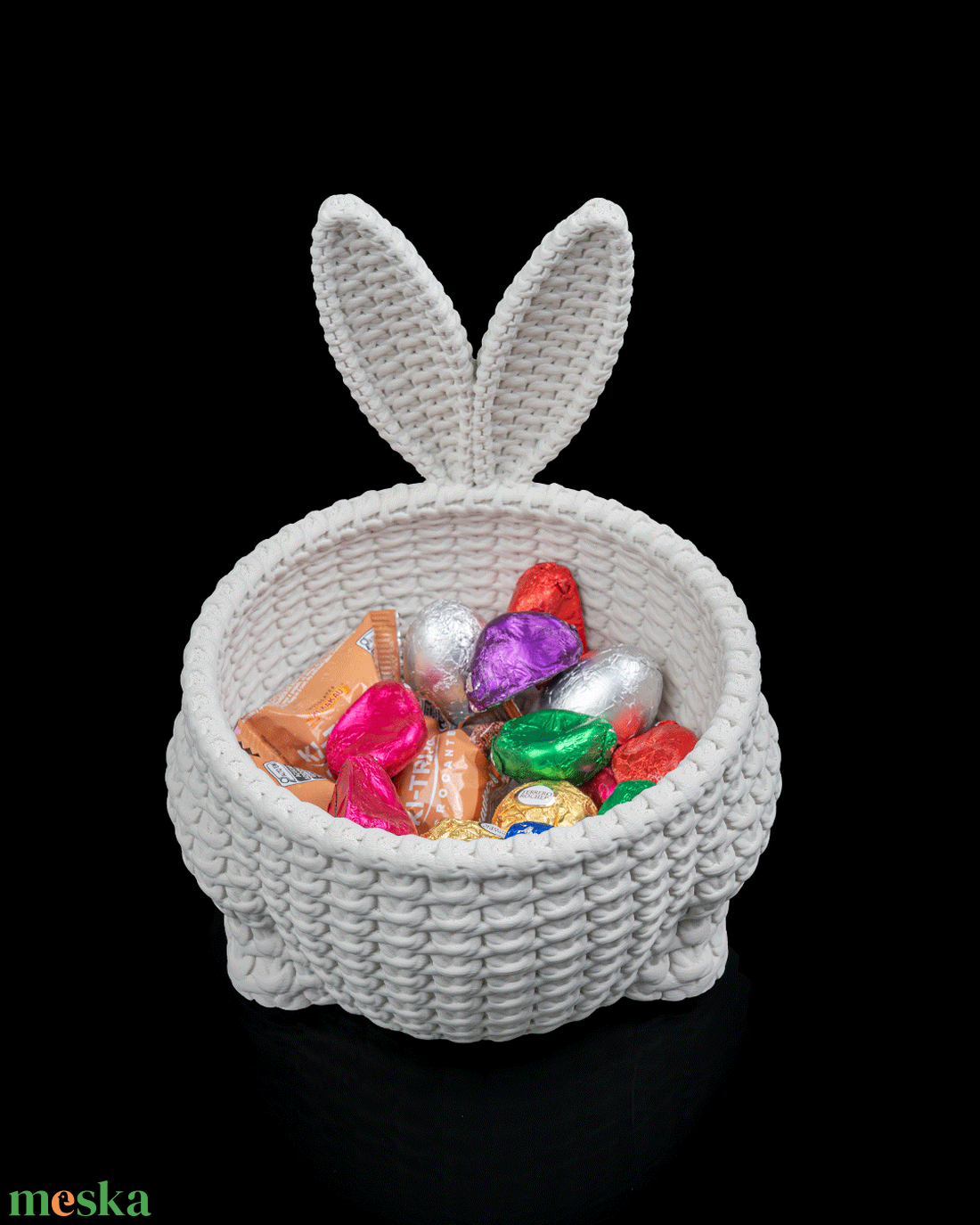 Húsvéti Csokitartó Nyuszis Kosár - Fonott hatású műanyag. - ünnepi díszek, dekorációk - húsvéti díszek és dekorációk - húsvéti kosár - Meska.hu