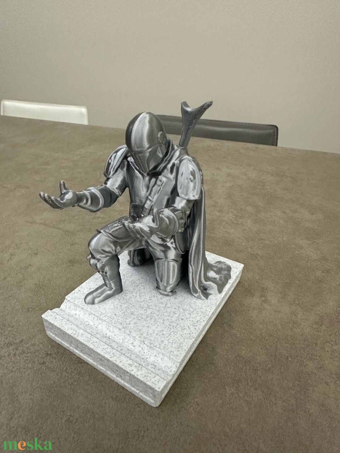 Mandalorian Asztali Tolltartó Irodába - otthon & életmód - bútor - asztal - Meska.hu