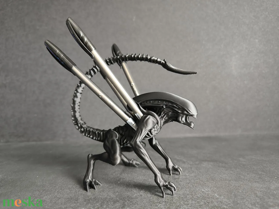 Alien Vs Predator Alienes Tolltartó Szobor - otthon & életmód - papír, írószer - tolltartó & ceruzatekercs - Meska.hu