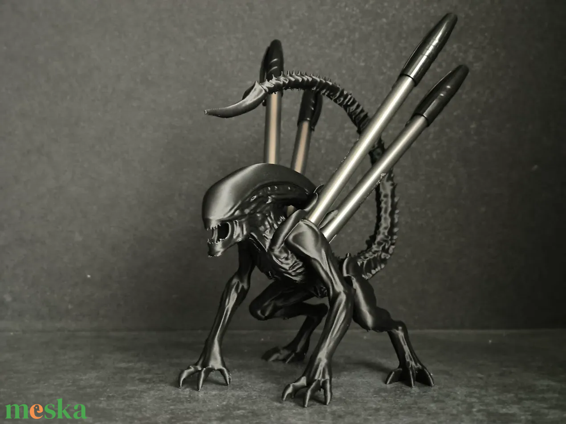 Alien Vs Predator Alienes Tolltartó Szobor - otthon & életmód - papír, írószer - tolltartó & ceruzatekercs - Meska.hu