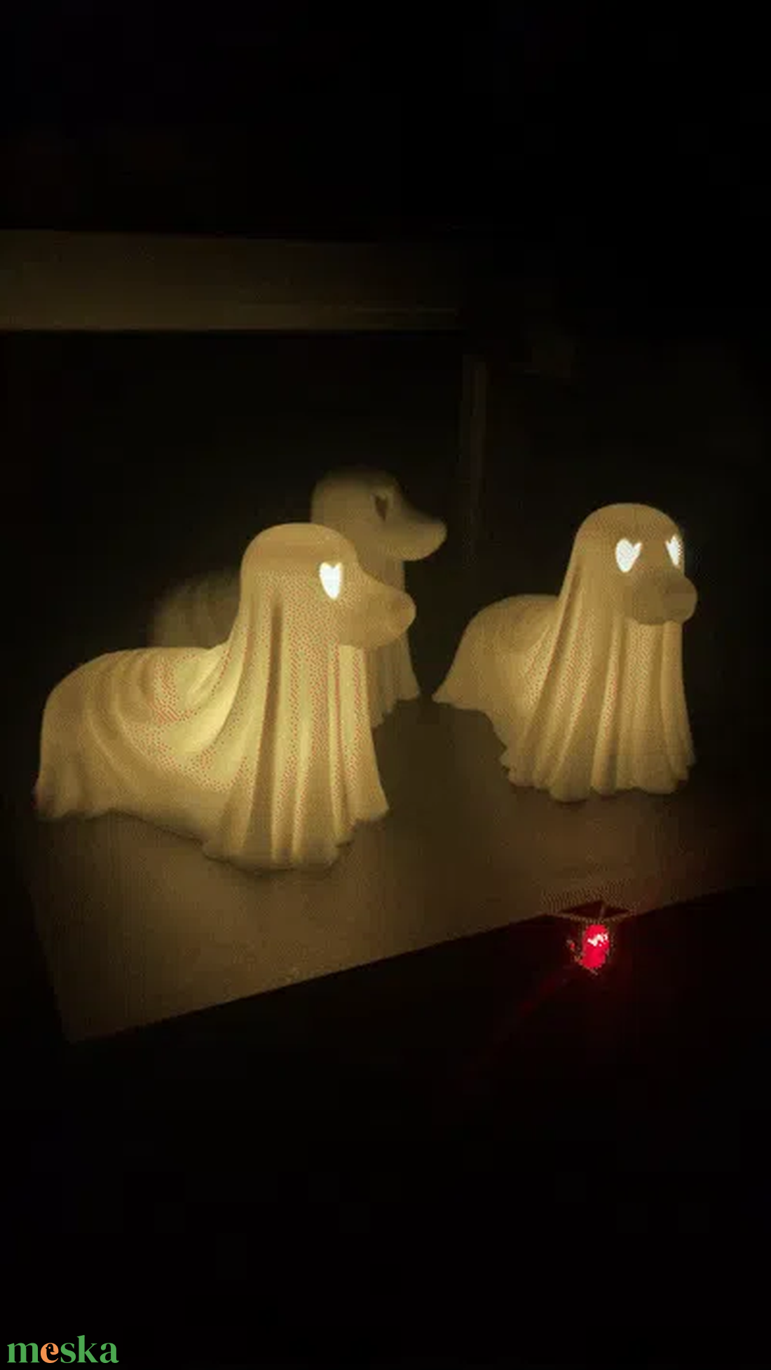 Világító Tacskó Szellem Szobor Szivecskés Szemmel - otthon & életmód - dekoráció - halloween - halloweeni figurák - Meska.hu