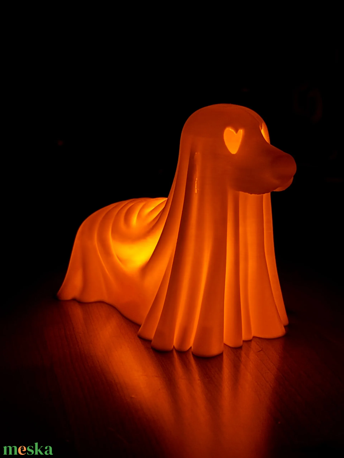 Világító Tacskó Szellem Szobor Szivecskés Szemmel - otthon & életmód - dekoráció - halloween - halloweeni figurák - Meska.hu