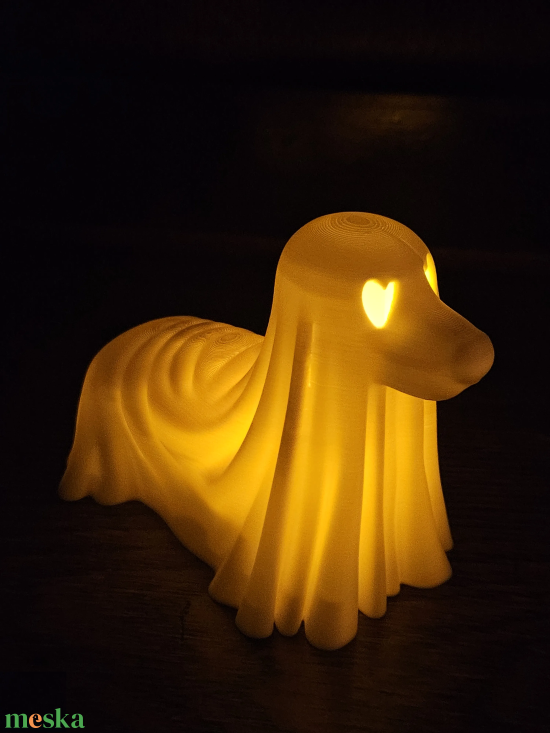 Világító Tacskó Szellem Szobor Szivecskés Szemmel - otthon & életmód - dekoráció - halloween - halloweeni figurák - Meska.hu