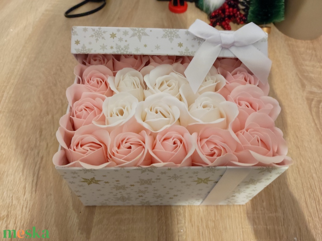 Karácsonyi szappanvirág box - otthon & lakás - dekoráció - virágdísz és tartó - virágbox, virágdoboz - Meska.hu