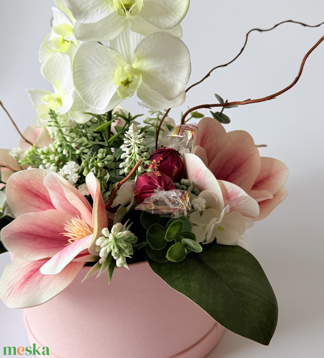 Tavaszi virágbox bonbonnal - otthon & életmód - dekoráció - asztal és polc dekoráció - asztaldísz - Meska.hu