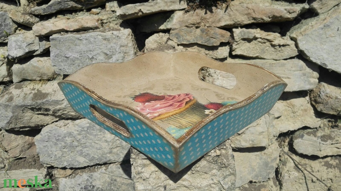 Fa tálca muffinos mintával - otthon & életmód - konyhafelszerelés, tálalás - tálalás - tálca - Meska.hu